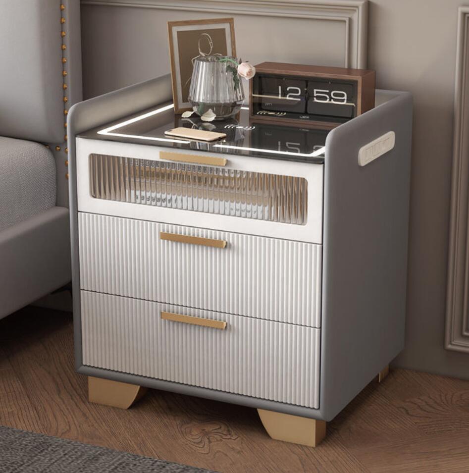 Smart Home Hotel - Moderner, leichter Nachttisch aus Holz mit